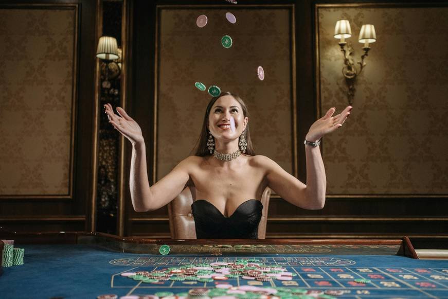 Die Revolution der Online-Glücksspielindustrie: Wie Live-Dealer Online-Casinos transformiert haben
